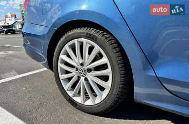Седан Volkswagen Jetta 2014 в 