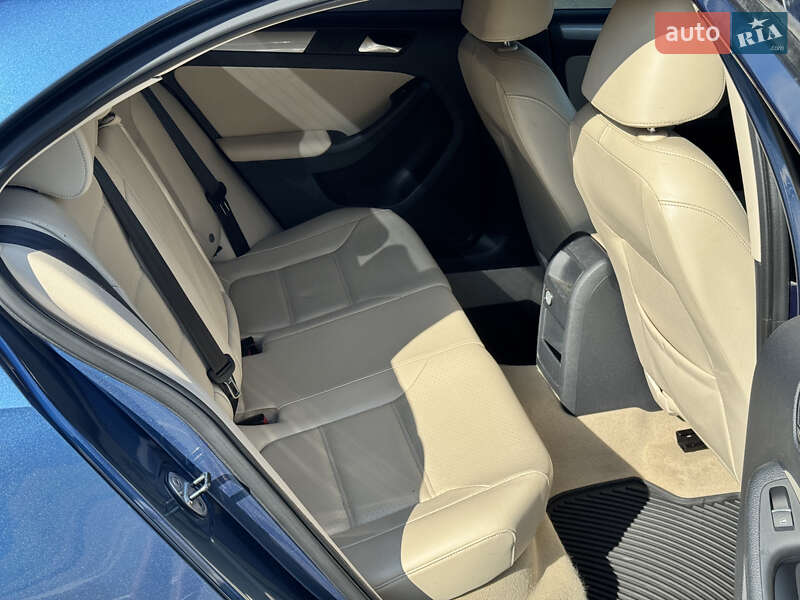 Седан Volkswagen Jetta 2014 в Чернигове