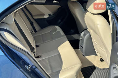 Седан Volkswagen Jetta 2014 в 