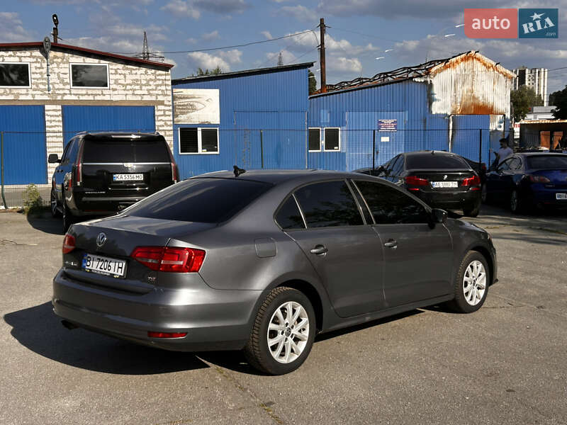Седан Volkswagen Jetta 2015 в Киеве