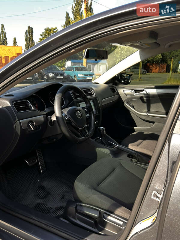 Седан Volkswagen Jetta 2015 в Киеве