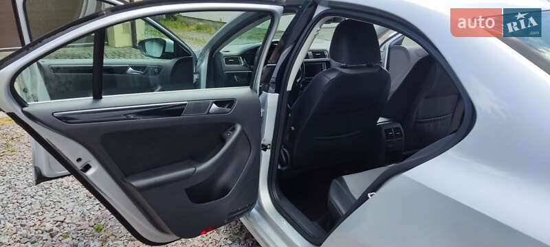 Седан Volkswagen Jetta 2016 в Львове