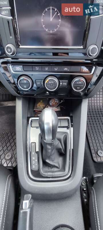 Седан Volkswagen Jetta 2016 в Львове