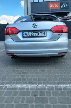 Седан Volkswagen Jetta 2013 в 