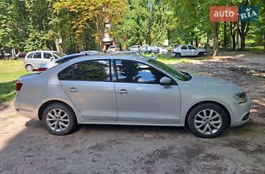 Седан Volkswagen Jetta 2012 в 