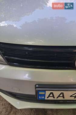 Седан Volkswagen Jetta 2012 в 