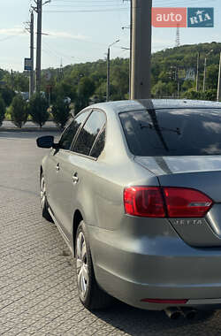 Седан Volkswagen Jetta 2011 в 