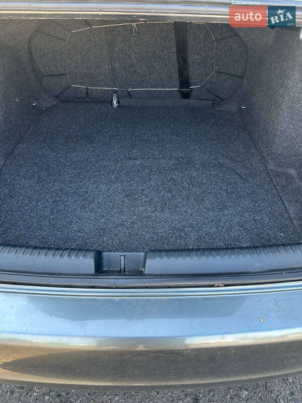 Седан Volkswagen Jetta 2011 в Полтаві