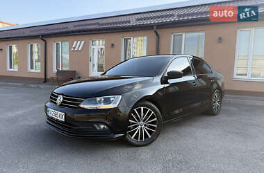 Седан Volkswagen Jetta 2015 в Дніпрі