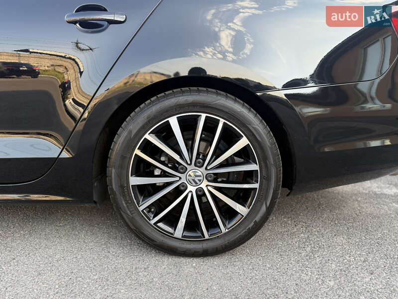 Седан Volkswagen Jetta 2015 в Днепре