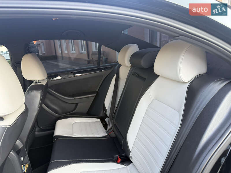 Седан Volkswagen Jetta 2015 в Днепре
