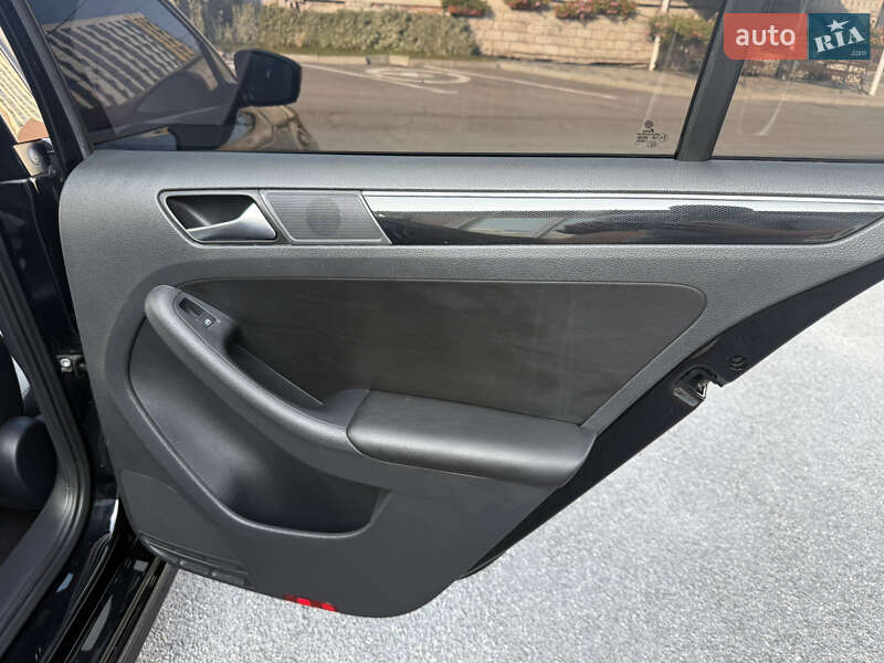 Седан Volkswagen Jetta 2015 в Днепре