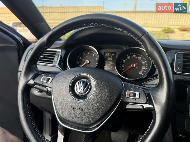 Седан Volkswagen Jetta 2015 в Днепре