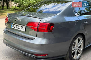 Седан Volkswagen Jetta 2016 в 