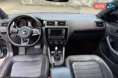 Седан Volkswagen Jetta 2016 в 