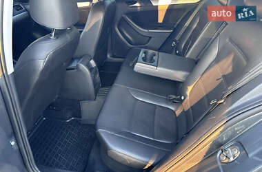 Седан Volkswagen Jetta 2012 в 