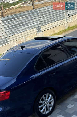 Седан Volkswagen Jetta 2012 в 