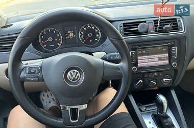 Седан Volkswagen Jetta 2012 в 