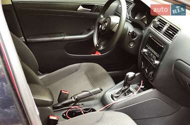 Седан Volkswagen Jetta 2014 в 
