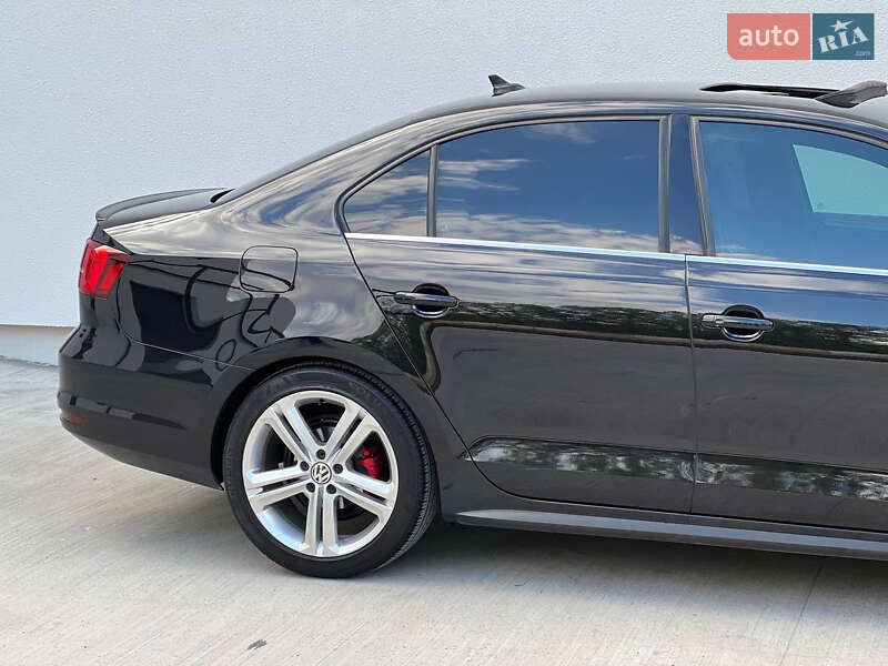 Седан Volkswagen Jetta 2015 в Тернополе