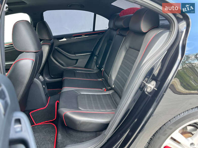 Седан Volkswagen Jetta 2015 в Тернополе
