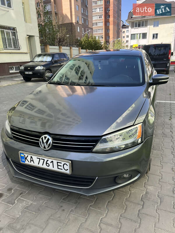 Седан Volkswagen Jetta 2013 в 
