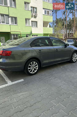 Седан Volkswagen Jetta 2013 в 