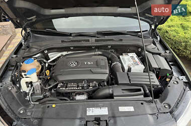 Седан Volkswagen Jetta 2015 в 
