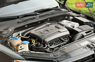 Седан Volkswagen Jetta 2015 в 
