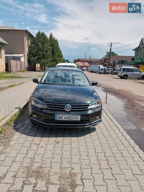 Седан Volkswagen Jetta 2015 в 