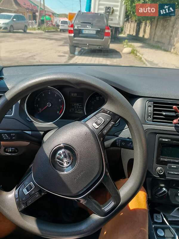 Седан Volkswagen Jetta 2015 в Рокитному