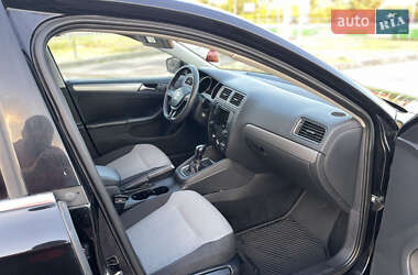 Седан Volkswagen Jetta 2017 в 