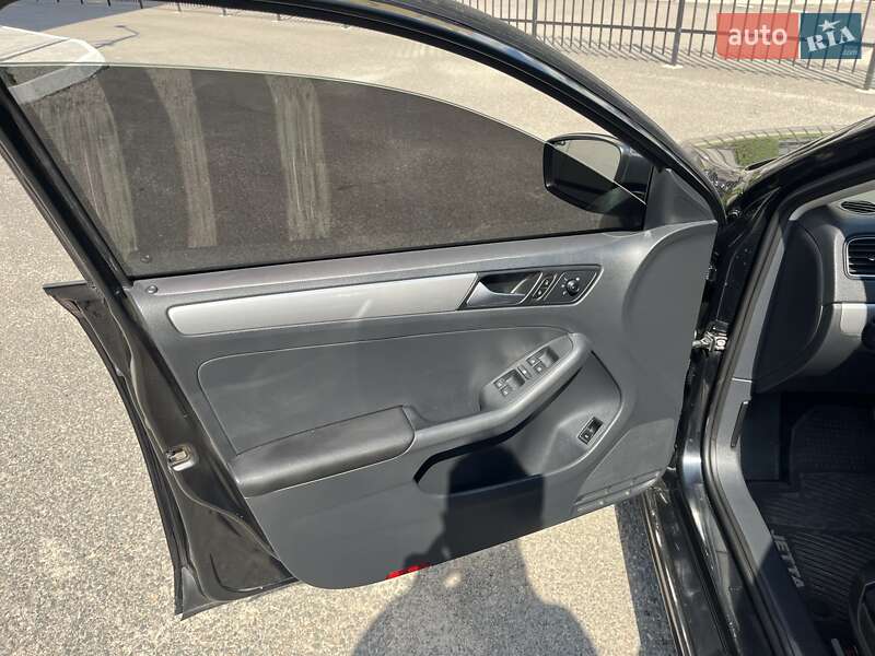 Седан Volkswagen Jetta 2015 в Черкассах