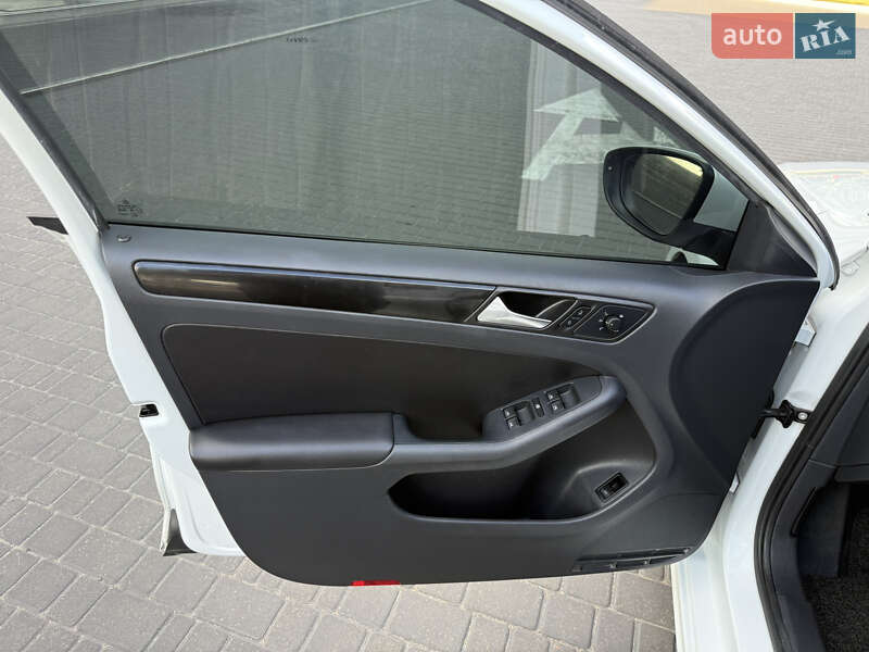 Седан Volkswagen Jetta 2015 в Одессе