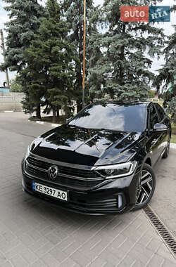 Седан Volkswagen Jetta 2023 в 