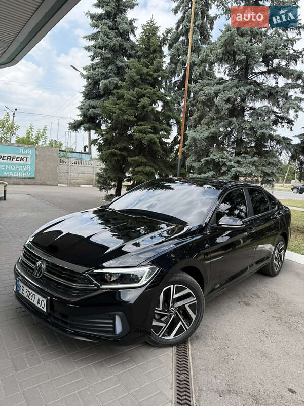 Седан Volkswagen Jetta 2023 в 