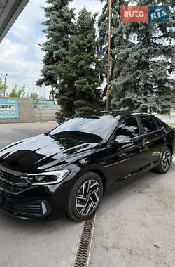 Седан Volkswagen Jetta 2023 в 