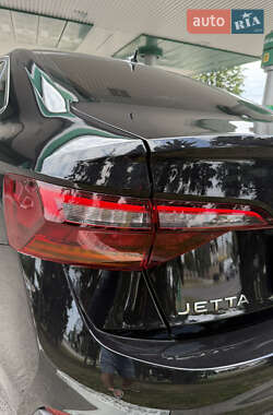 Седан Volkswagen Jetta 2023 в 