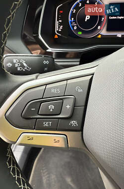 Седан Volkswagen Jetta 2023 в 