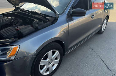 Седан Volkswagen Jetta 2012 в 