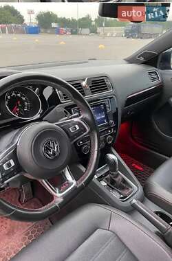 Седан Volkswagen Jetta 2016 в 