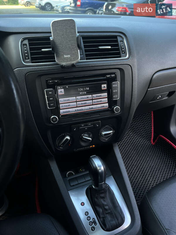 Седан Volkswagen Jetta 2010 в Борисполі