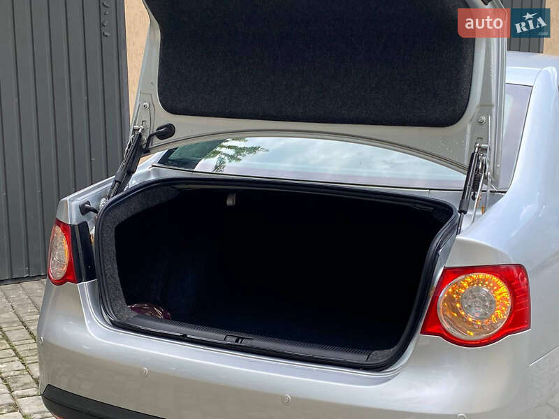 Седан Volkswagen Jetta 2007 в Самборе