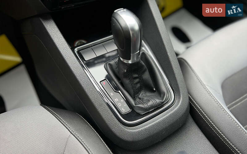Седан Volkswagen Jetta 2014 в Львове