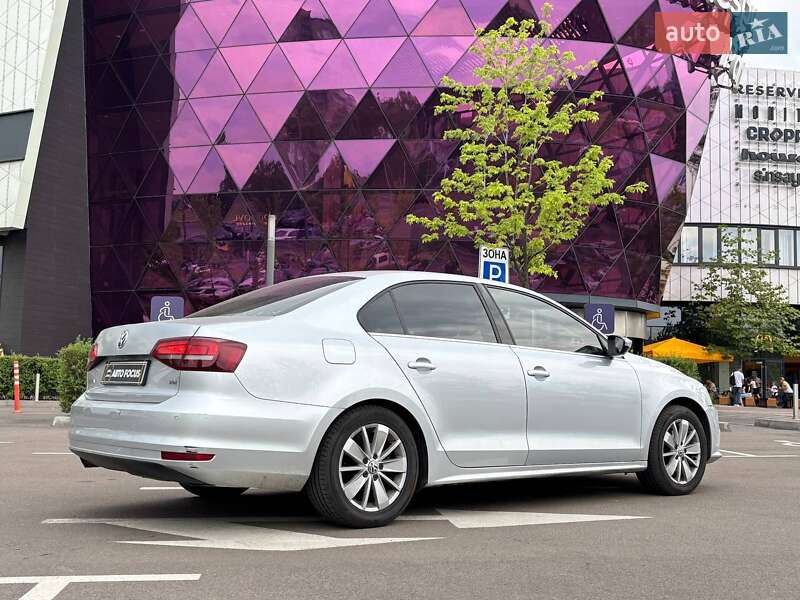 Седан Volkswagen Jetta 2016 в Киеве