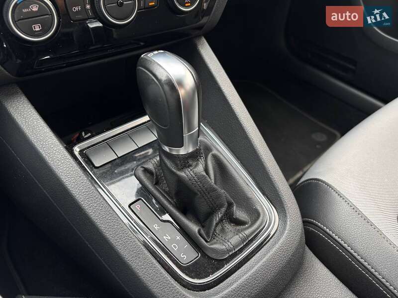 Седан Volkswagen Jetta 2016 в Киеве