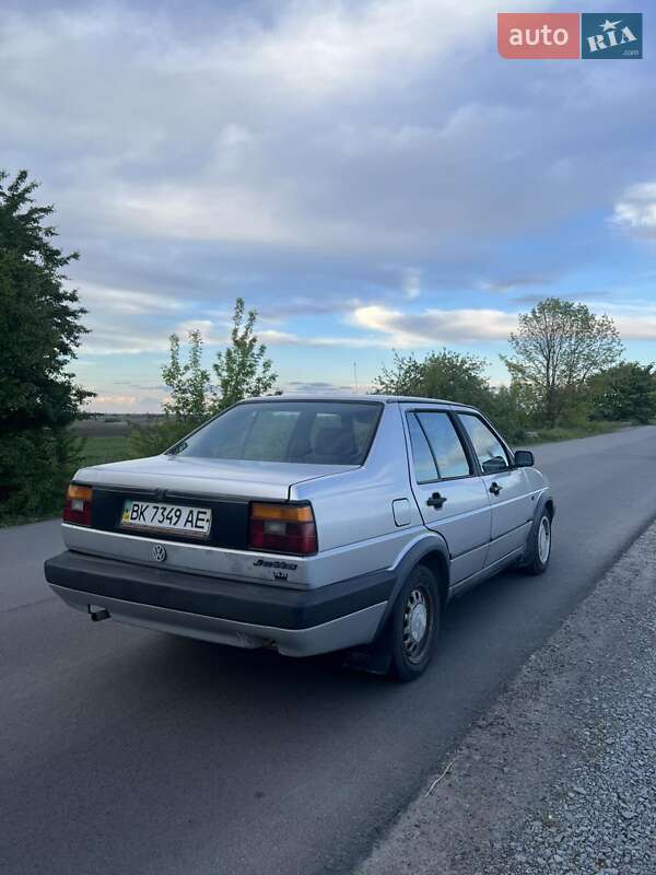 Седан Volkswagen Jetta 1990 в 
