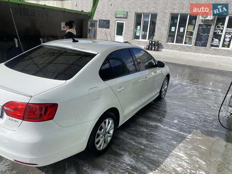 Седан Volkswagen Jetta 2012 в Чернигове