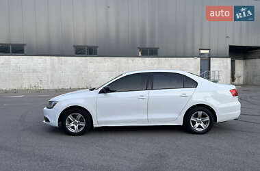 Седан Volkswagen Jetta 2013 в 