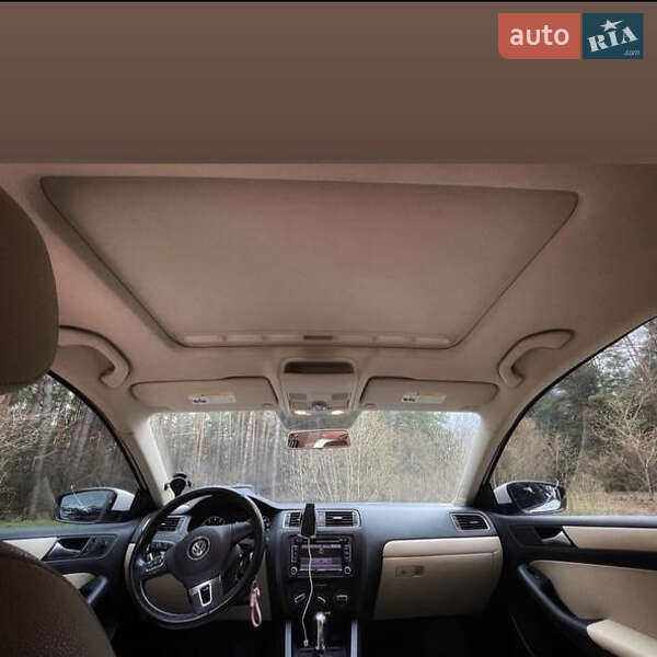 Седан Volkswagen Jetta 2012 в Чернигове